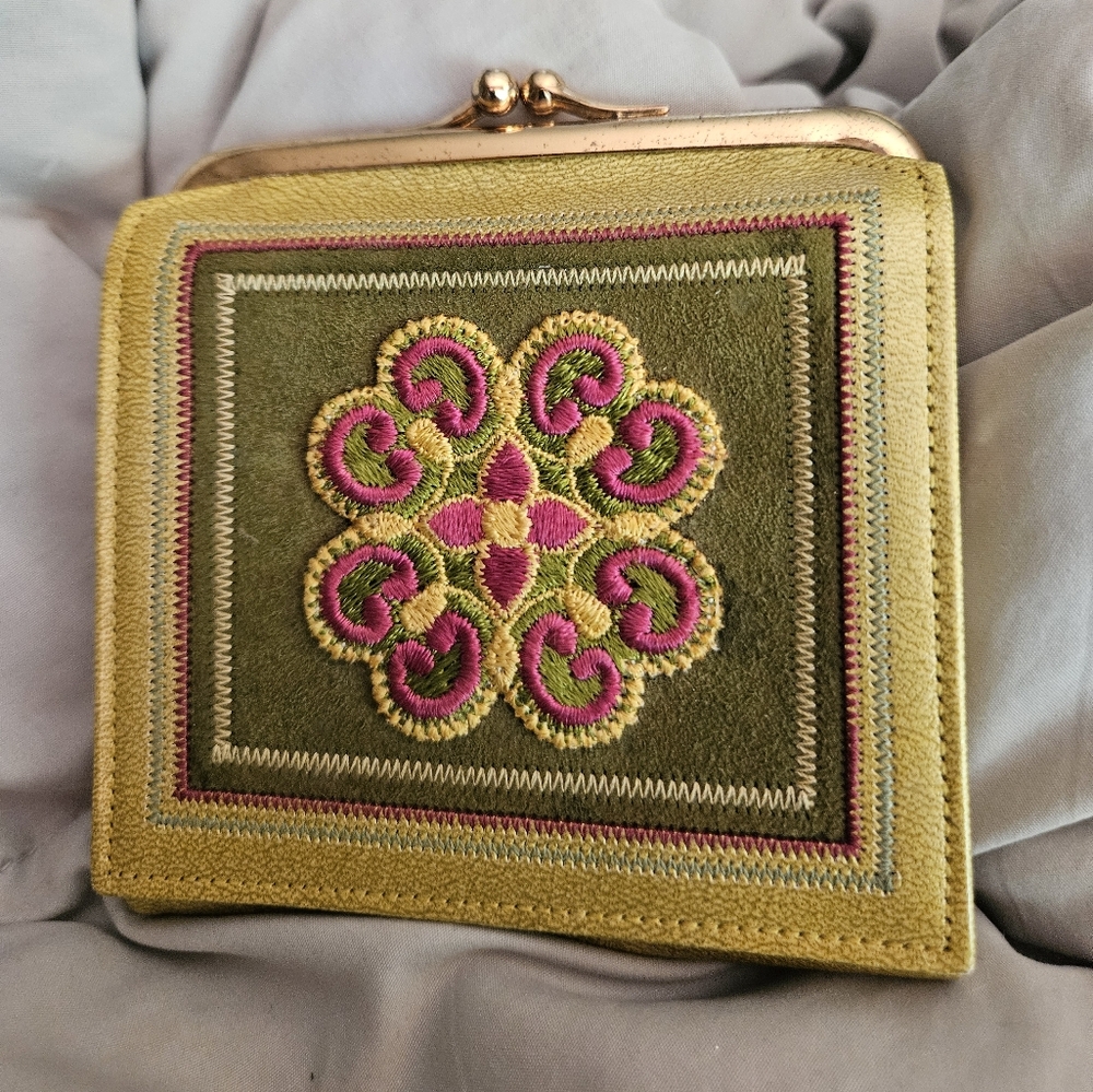 Vintage Princess Gardner Green Tri Partite French Cowhide Embroidered Coin Walle